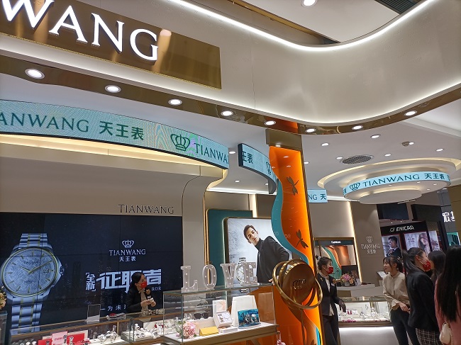吉林長春天王表旗艦店P3柔性LED顯示屏項目