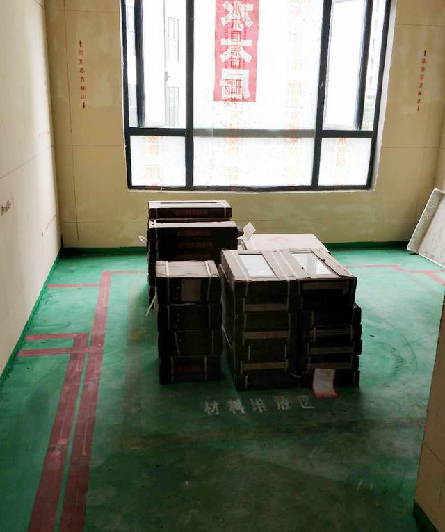 14房間做好地坪漆，設置好材料，垃圾，攪拌區域位置.jpg